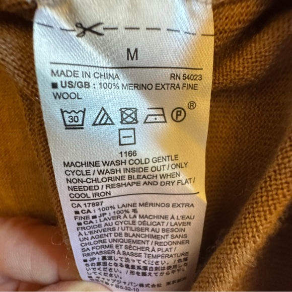 Banana Republic Merino Wool Brown Turtleneck Sweater - Picture 6 of 6